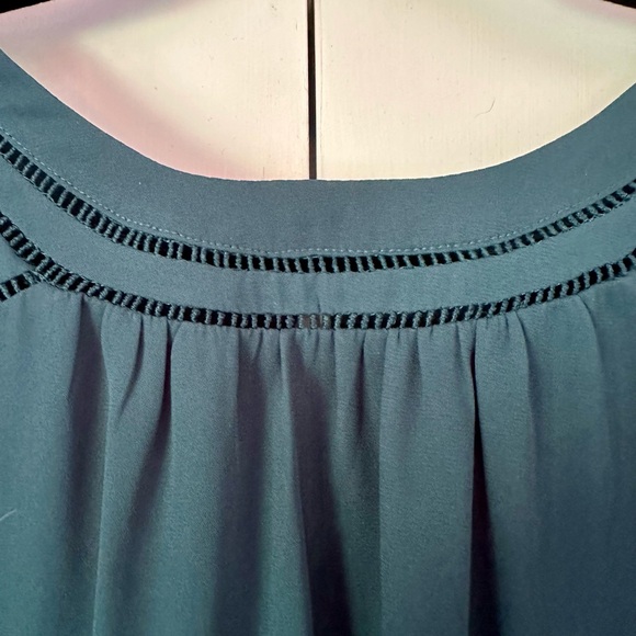 Green Sleeveless Top - Mixed Media - Picture 2 of 5